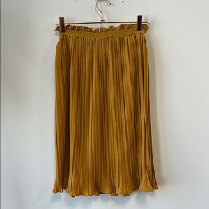 Madison Sz M/L Gold Pleated Midi Skirt • NWT!